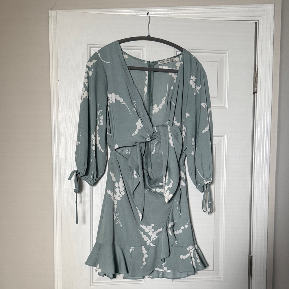 Elegant Floral Mini Dress in Green